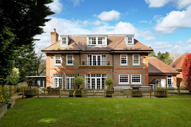 Country house for sale in Manor Road, Penn