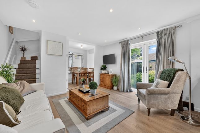 5, Bradfield Close, Guildford photo 2