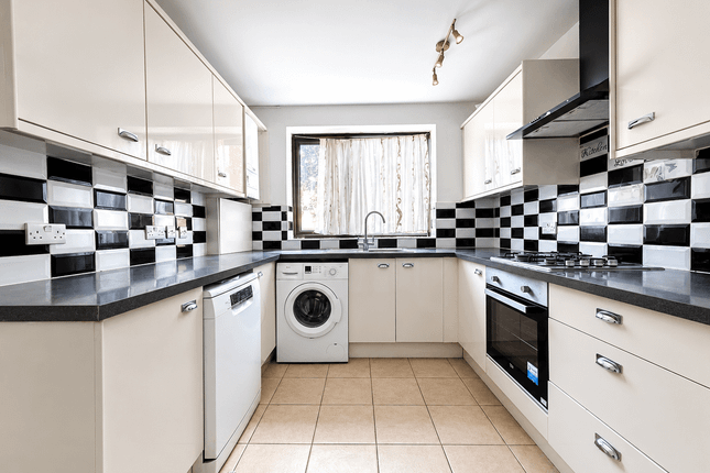 4, Durford Crescent, LONDON photo 4