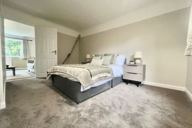 Flat 2, Simon Court,, Thornhill Park Road, Hampshire photo 4