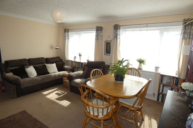 2, Park Drive, Peterborough photo 2