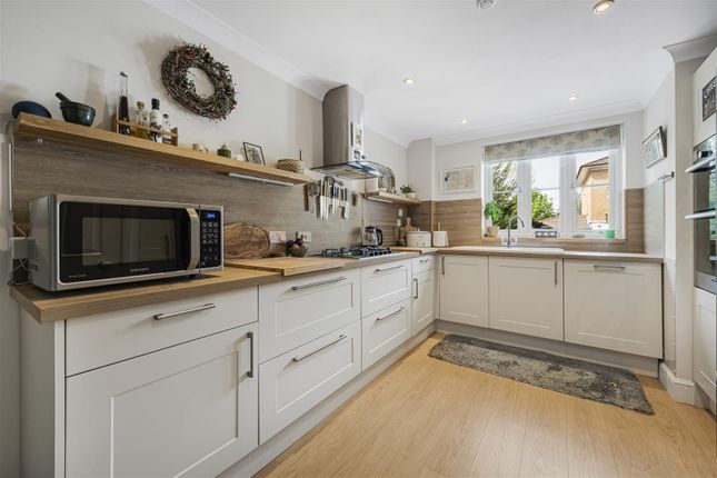 27, Courtenay Avenue, Sutton photo 3