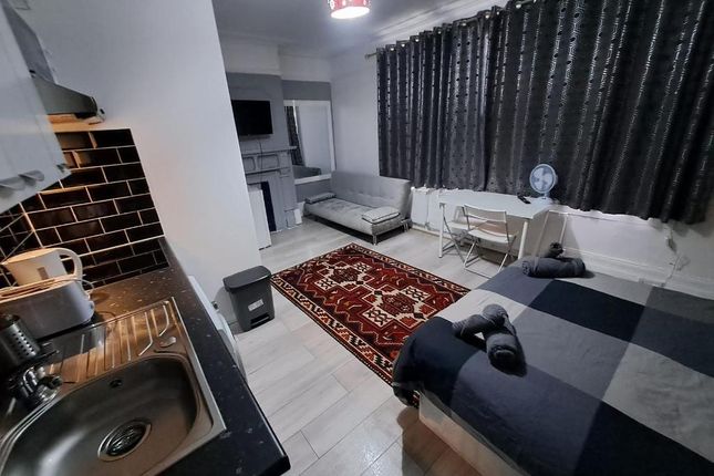 745b, Finchley Road, London photo 3