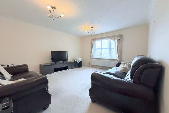 48, Riverview Gardens, Cobham photo 3