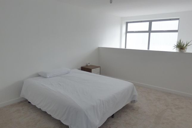 407, Crown Place Apartments, 20 Varcoe Road, London photo 4
