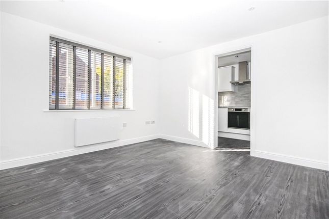 Summerhill Way, Mitcham photo 3