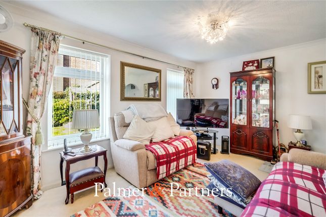 28, Peggotty Close, Essex photo 3