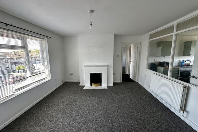 Top Floor Flat, 31, Dickens Avenue, Corsham photo 3