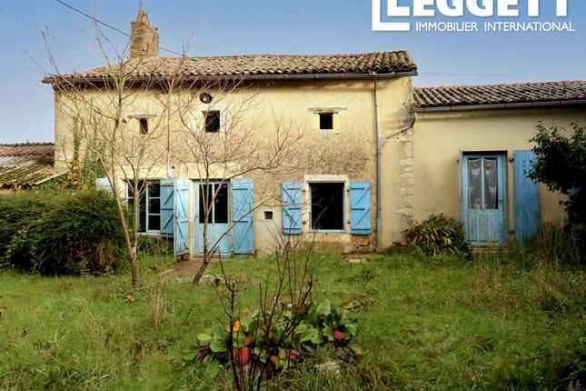 Villa for sale in Saint-Sauvant, Vienne, Nouvelle-Aquitaine