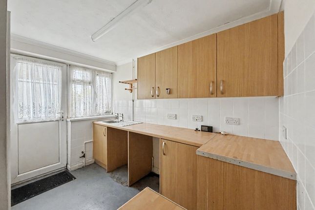 Hughes Crescent, Faringdon photo 3