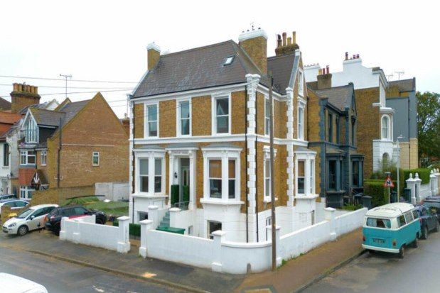 Thumbnail Flat to rent in 1 Carlton Avenue, Ramsgate