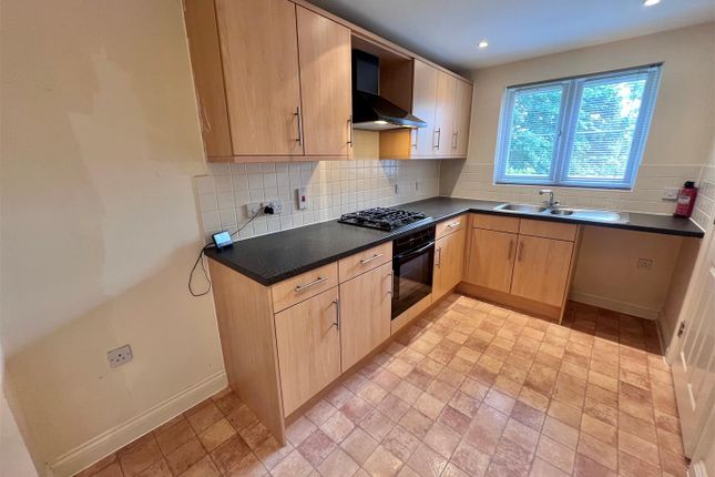 36, Oake Woods, Gillingham photo 3