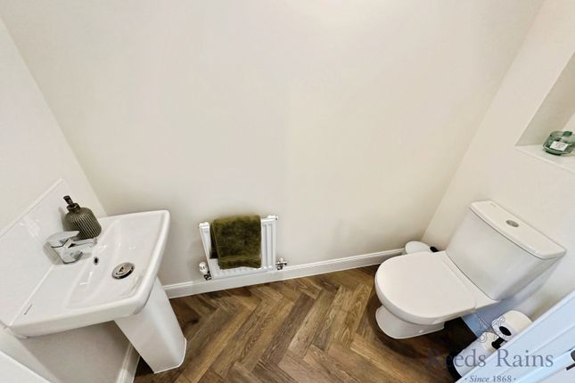 31, Pembrey Drive, Staffordshire photo 4