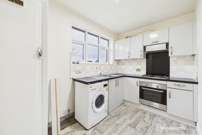 31, Glebe Crescent, Middlesex photo 2