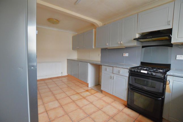 37, Pennine Road, Slough photo 3