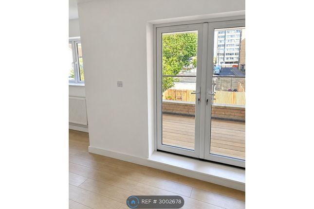 Flat  A Thornhill Road, Croydon photo 4