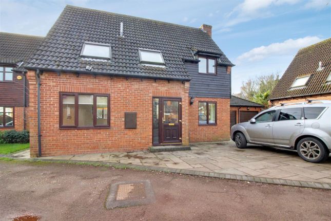 Detached house to rent in Lower Meadow, Cheshunt, Waltham Cross