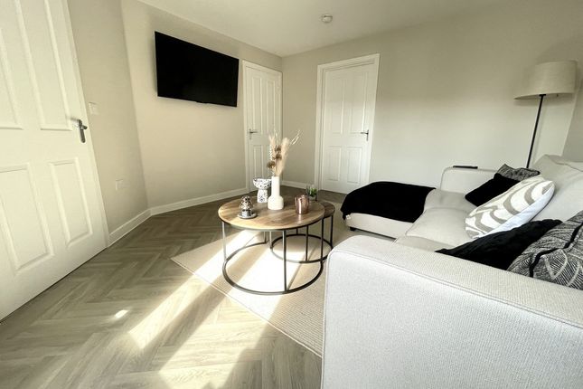 32, Mallard Way, Lydney photo 3