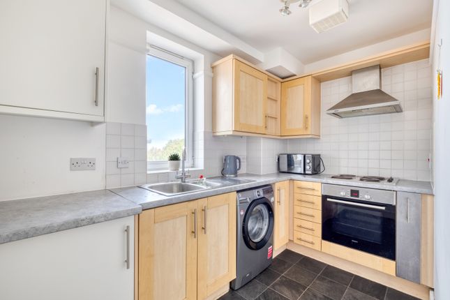 Flat 34, Wheatcroft Court,, Cleeve Way, Sutton photo 4