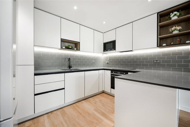 Flat 96 Fermont House, 15, Beaufort Square,, London photo 3