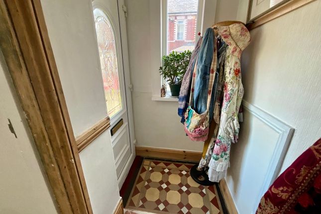 16, Queen Street, Pontypool photo 4