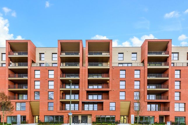 Flat 32 Reverence House,, 8, Lismore Boulevard, London photo 2