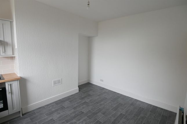 8, Granny Avenue, Leeds photo 4