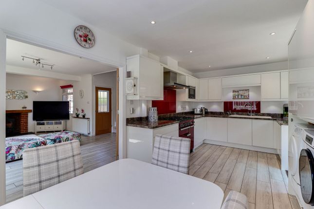 37, Beacon Hill, Lingfield photo 4