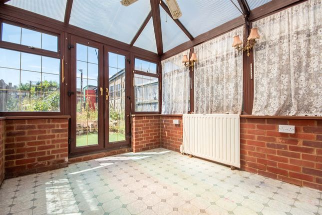 22, Alexandra Road, Kettering photo 4