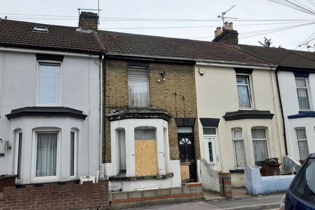 2-bed house on 28, Victoria Street, Gillingham, £100,000