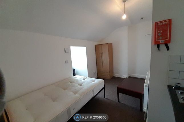 Room to rent in Hawthorne Road, Bootle