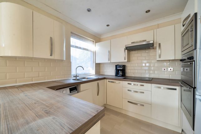 Flat A, 244, West Wycombe Road, Buckinghamshire photo 4