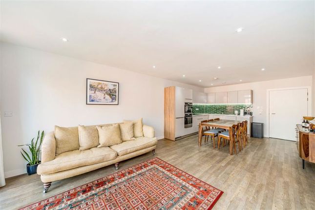 Flat 34 Poldo House, 24, Cable Walk, Greenwich photo 2