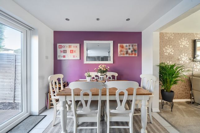 55, Fensome Drive, Dunstable photo 4