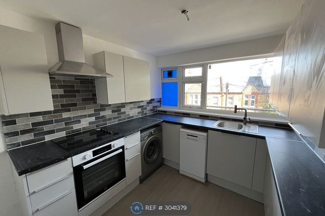 Flat, Ainsworth House Kilburn Lane Queens Park Estate, London photo 3