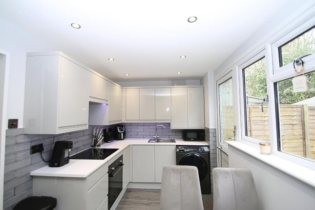 22, Highclere Gardens, Woking photo 2