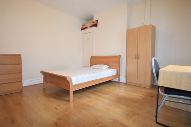 Flat to rent in Lawrence Road Silver Sub, Southsea, Hampshire