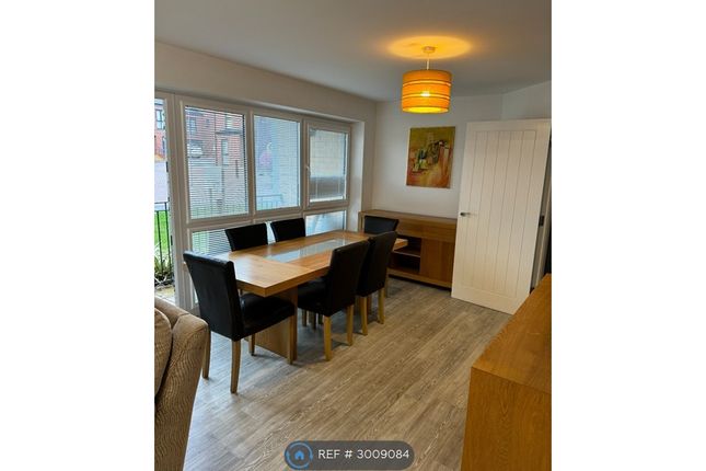 Flat, Green Oak House Ark Avenue, Borehamwood photo 4