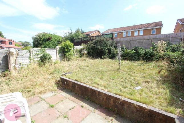 8, New Field Close, Rochdale photo 4