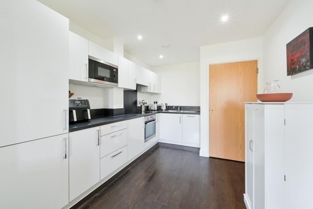 Flat 71 Meadow Court 14, Booth Road, London photo 4