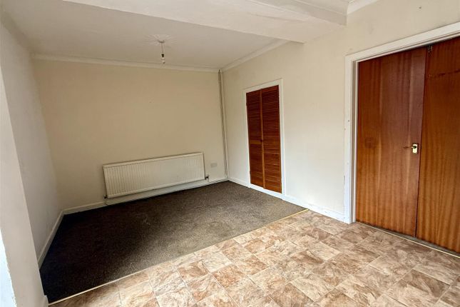 15, Ashgrove, Llanelli photo 4