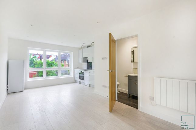 Flat to rent in South Road, Guildford