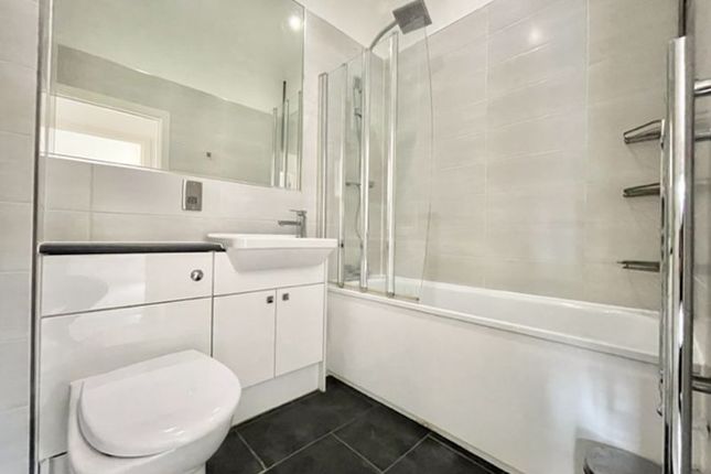 Flat 4,Ship Apartments,90, Hardinge Street, London photo 4
