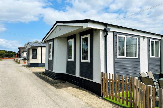 Thumbnail Mobile/park home for sale in Flaxley Road, Selby