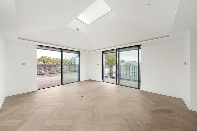 802 Garratt Lane, London photo 2