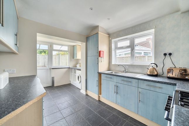 7, Laura Close, Gloucester photo 4