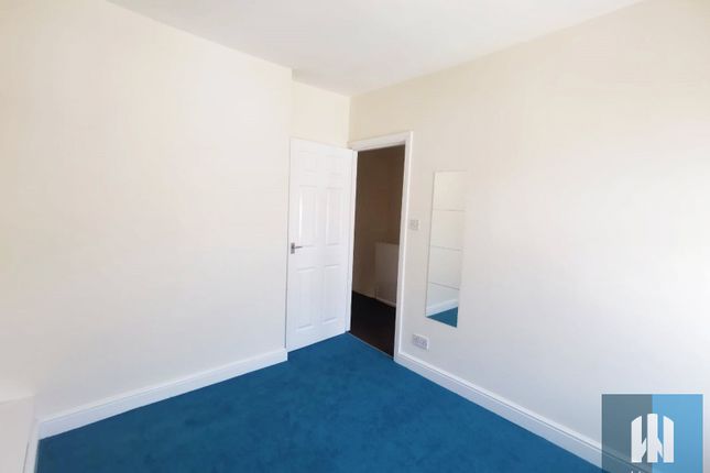 238, New Hey Road, Huddersfield photo 5