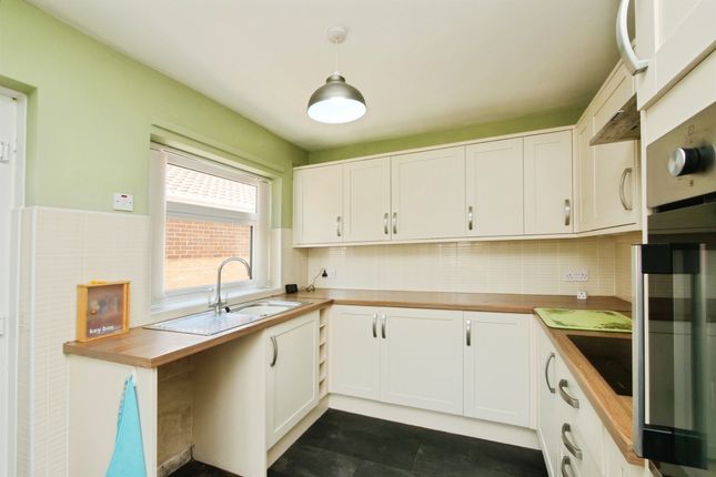 99, Whitethorn Close, York photo 4