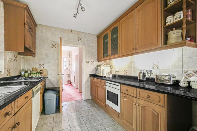 56, Mount Pleasant, Cockfosters photo 4