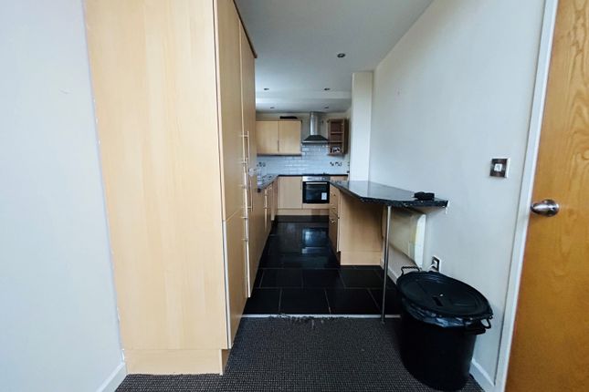 Flat for sale in Browning Avenue, Halifax, West Yorkshire